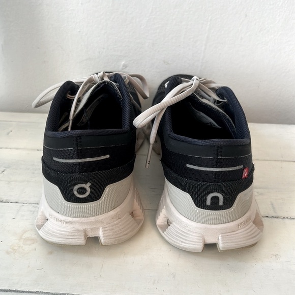 On Cloud Helion Black Women’s Running Shoe Size 7 - Picture 5 of 11